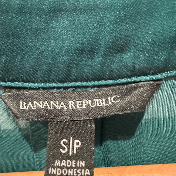 Soft green blouse - Picture 2 of 3